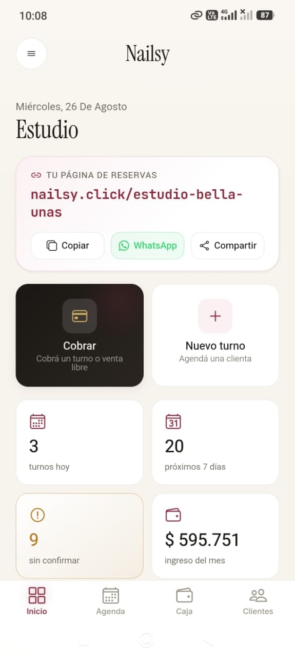 Pantalla de inicio de la app Nailsy para Android con turnos de hoy, cobrado del mes y accesos rápidos a cobrar y nuevo turno